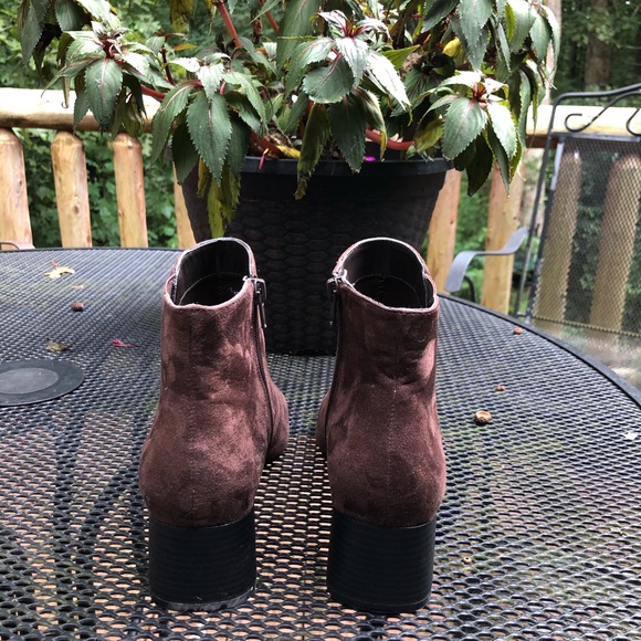 NWOT, Kelly & Katie Brown Suede Boots- Size 8 - Picture 9 of 16